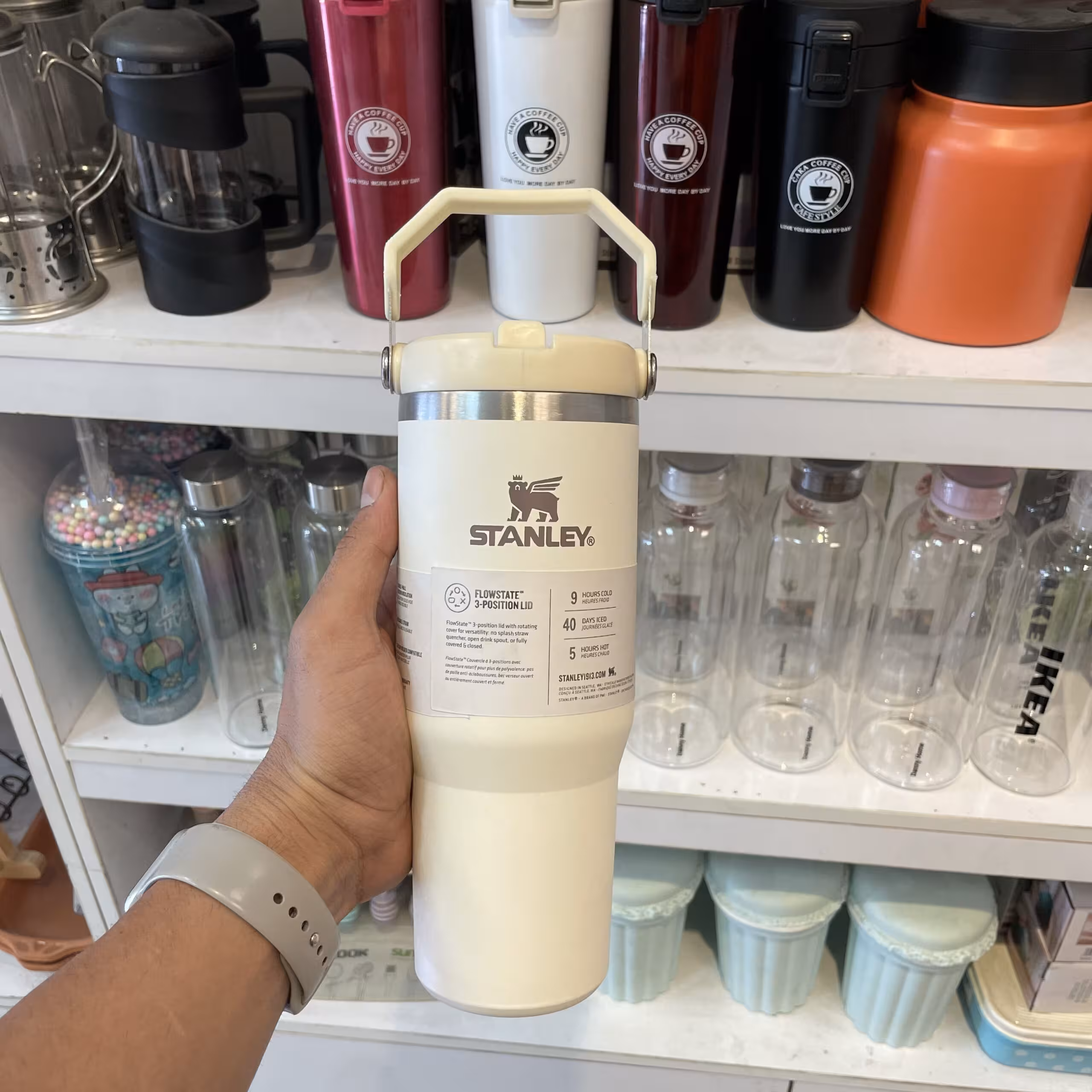 ماگ استنلی مدل IceFlow Flip Tumbler – رنگ کرم | ظرفیت 0.88 لیتر اورجینال