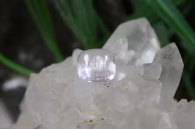 کونزایت صورتی