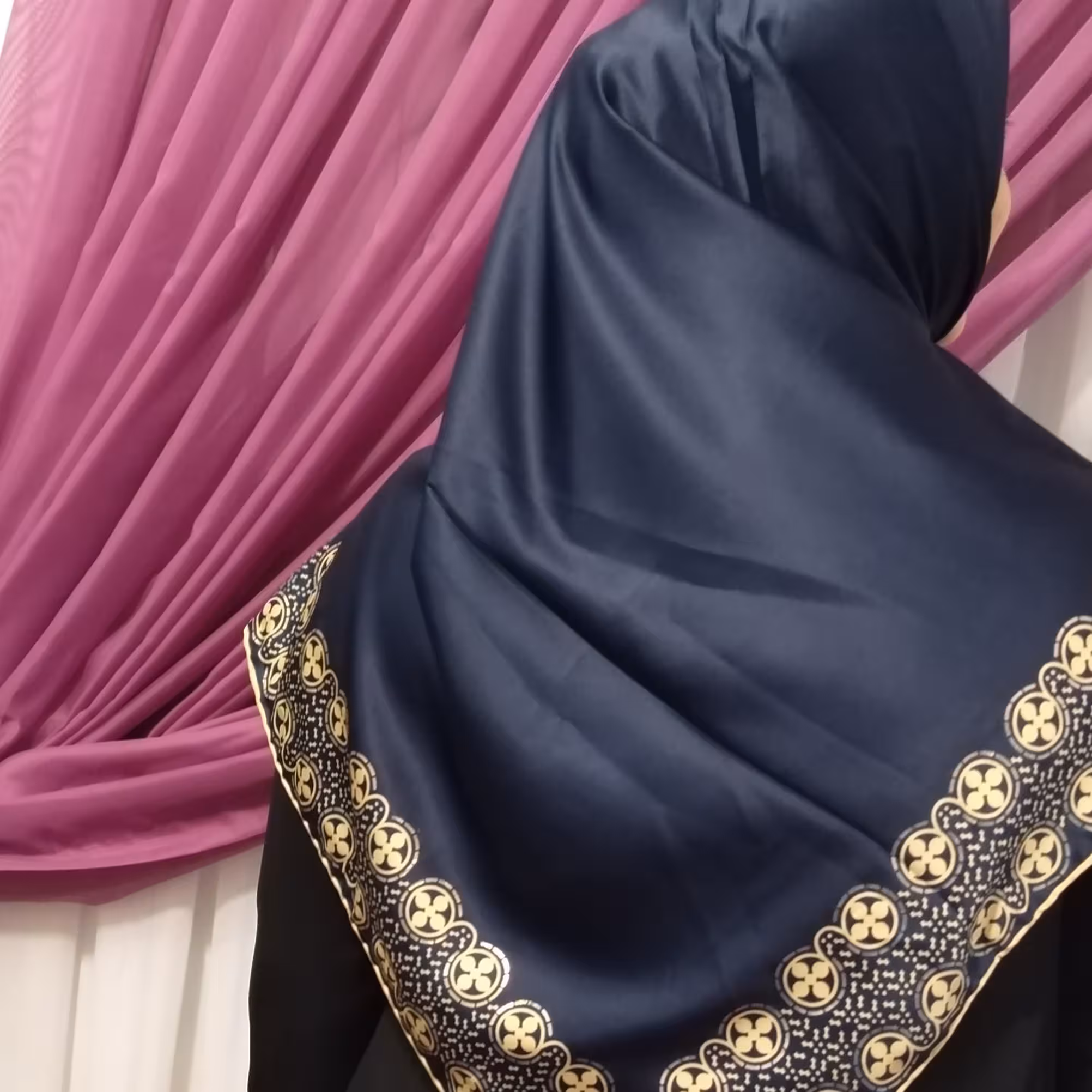 روسری ساتن ابریشم حاشیه دار