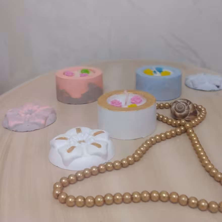 شمع و جا شمعی و جا عودی با گلهای ریز پارافینی