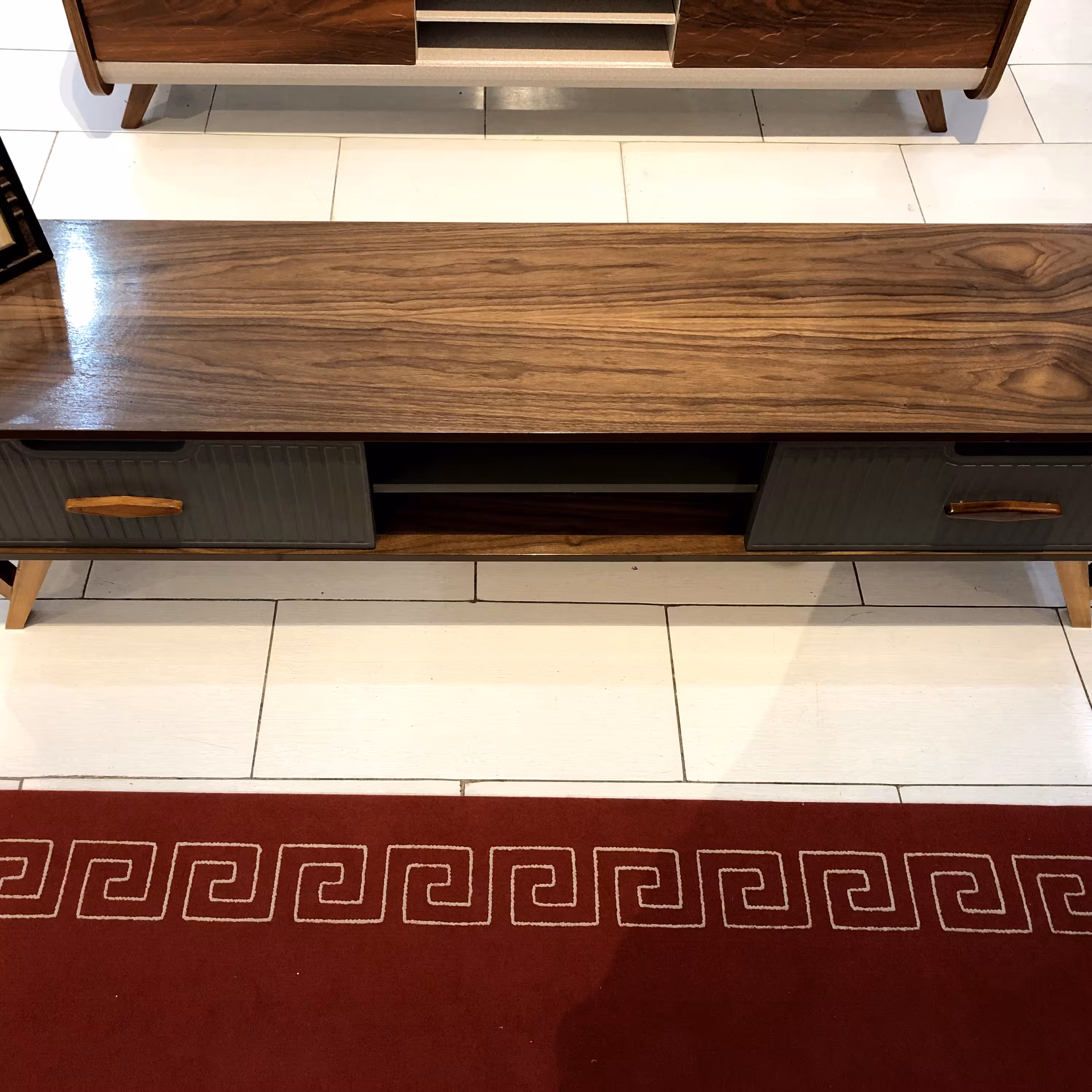 میز تلویزیون ام دی اف وکیوم 40در180 برند آتین کد 230