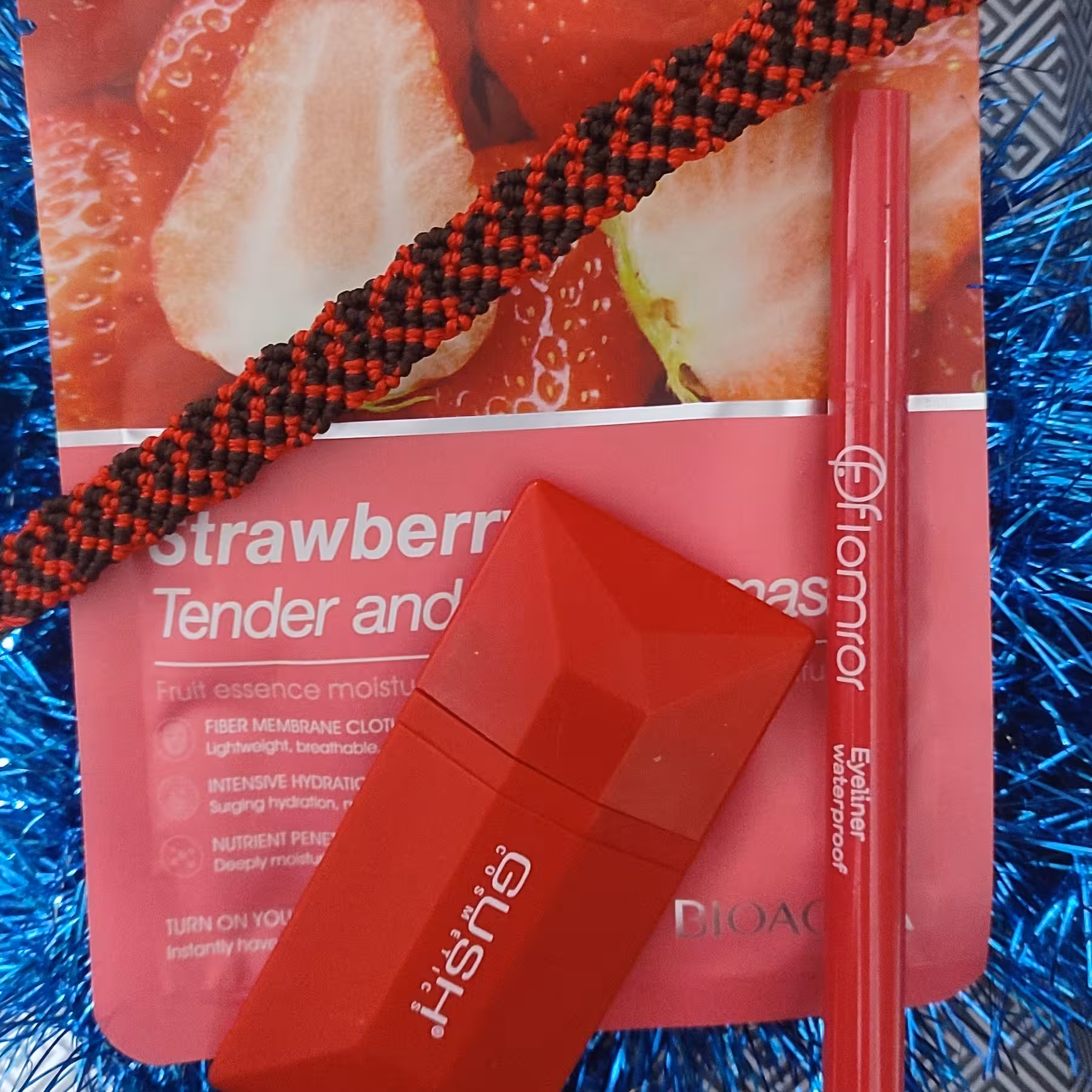 پک آرایشی قرمز 