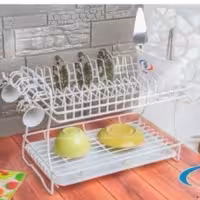 ابچکان کنار سینکی دو طبقه کوچک غزال
