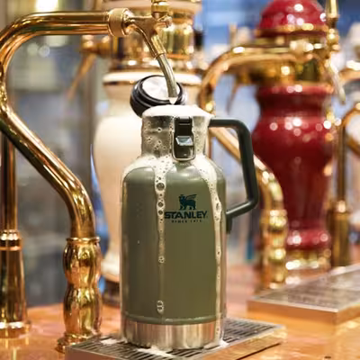 فلاسک استنلی مدل CLASSIC EASY-POUR GROWLER کد F 2021 گنجایش 2 لیتر