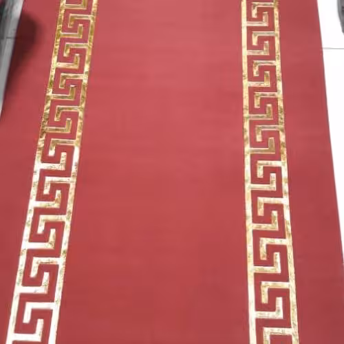 کناره تشریفاتی قرمز ورساچ طلایی