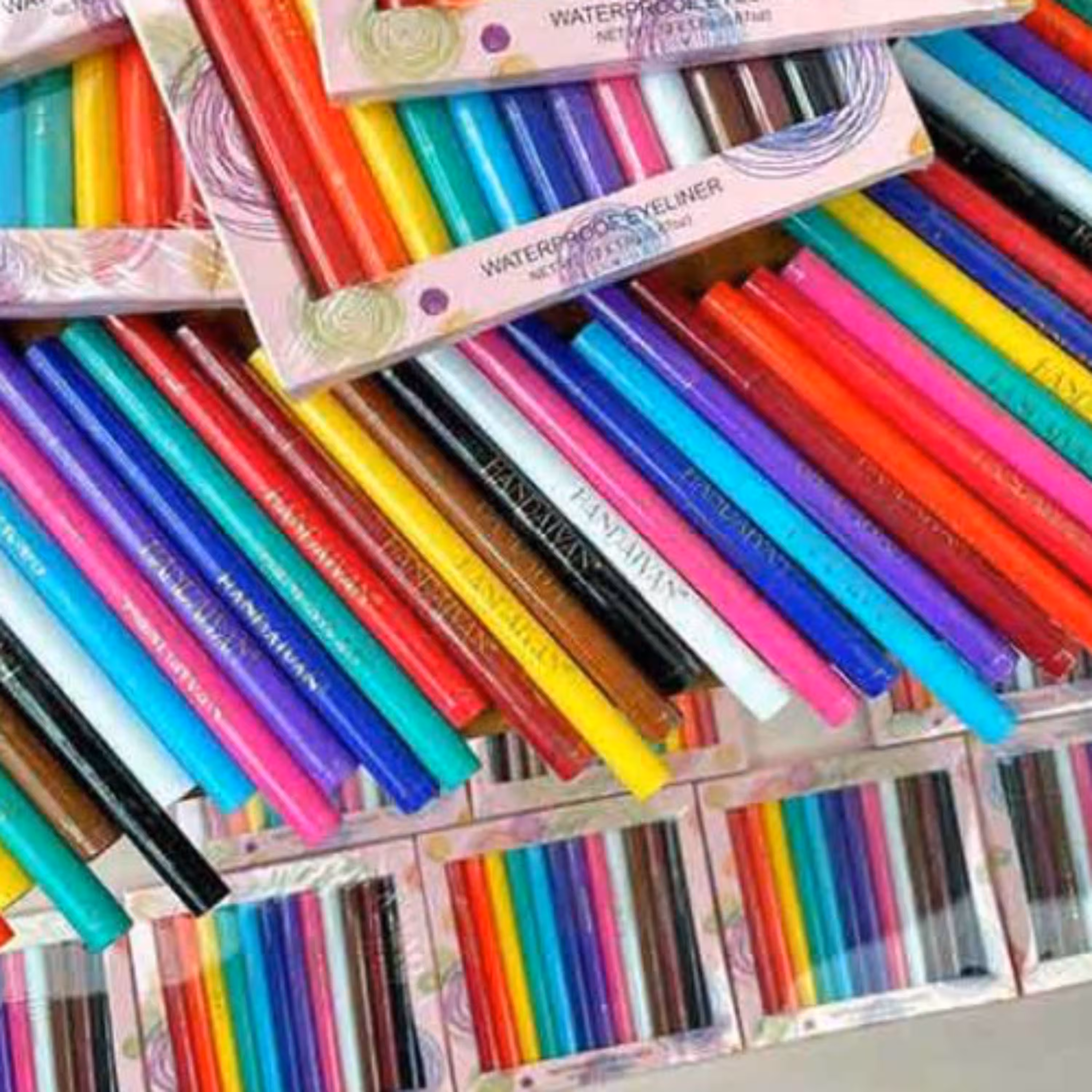 خط چشم ماژیکی مداد رنگی هندیان