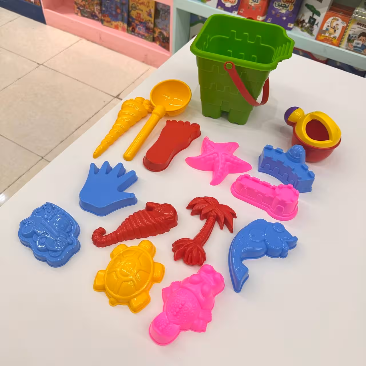 سطل شن بازی با وسایل متنوع