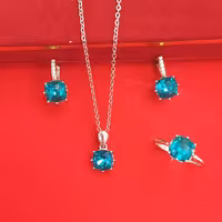 نیمست نقره 925 روکش طلا سفید همراه با نگین جواهری  وارداتی درجه یک