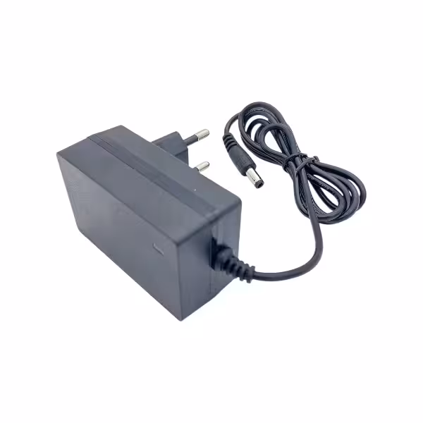 آداپتور 9 ولت 1 آمپر برند B.R.S با فیش خروجی استاندارد