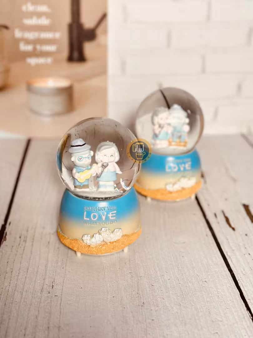 گوی موزیکال پمپی چراغدار بزرگ طرح خانم و آقای خواننده کد 6859