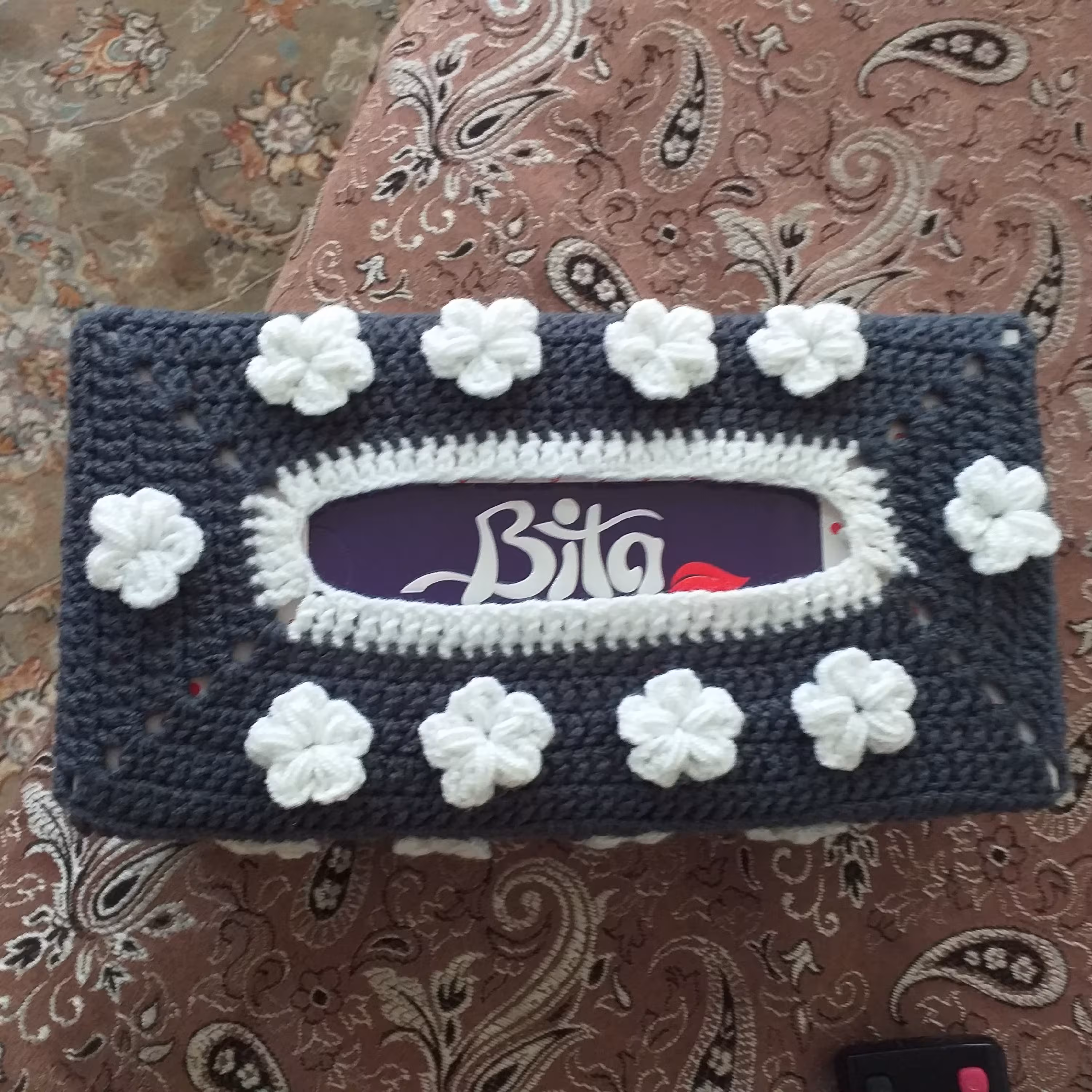 کاوربافت دستمال کاغذی طرح شکوفه در رنگبندی مختلف درغرفه بافتنی های ثنا