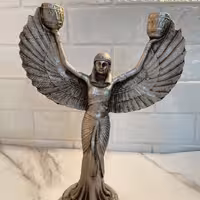 شمعدان زن مصری