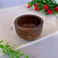 پیاله چوبی تیره