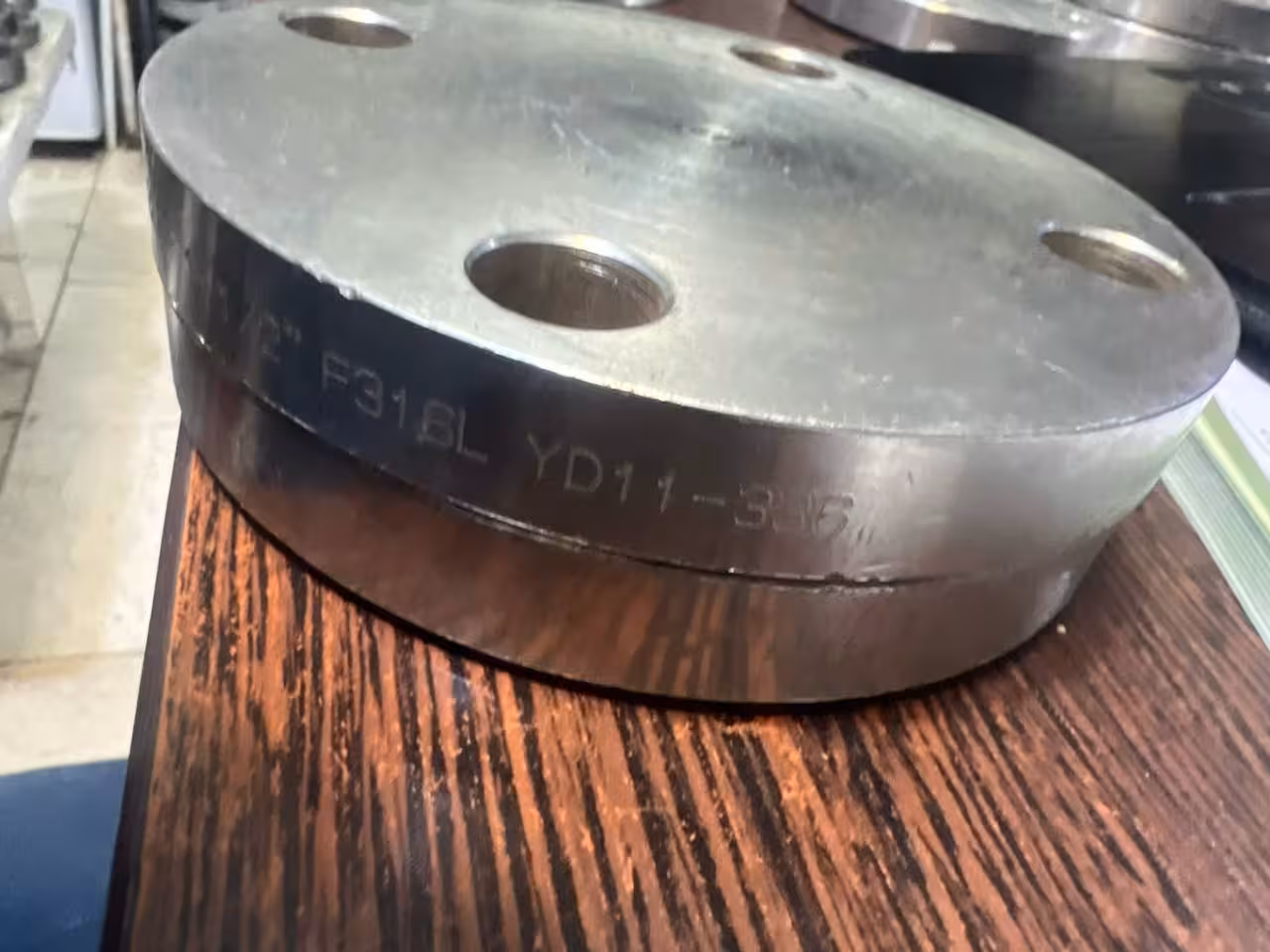 فلنج کوراستنلس استیل فورج RF  1 1/2  کلاس 150 5.B16 جنس SA/A182 F316/316L فابریک کپی