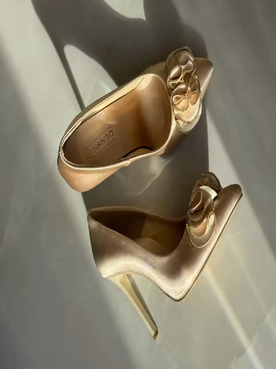 کفش مجلسی سگک دار طلایی پاشنه 10 سانت