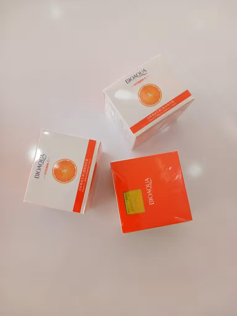 کرم مرطوب کننده و ضد لک ویتامین سی