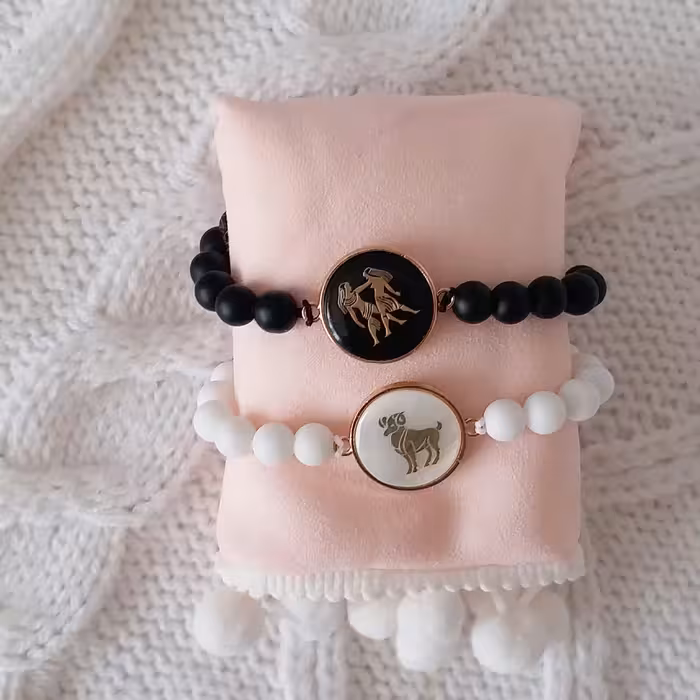 دستبند مدل ماه تولد فروردین و خرداد F12 مجموعه 2 عددی