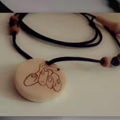 گردنبند چوبی