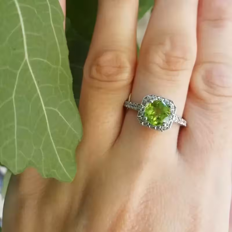 انگشتر نقره زنانه زبرجد معدنی و اصل آقابزرگ کد 500