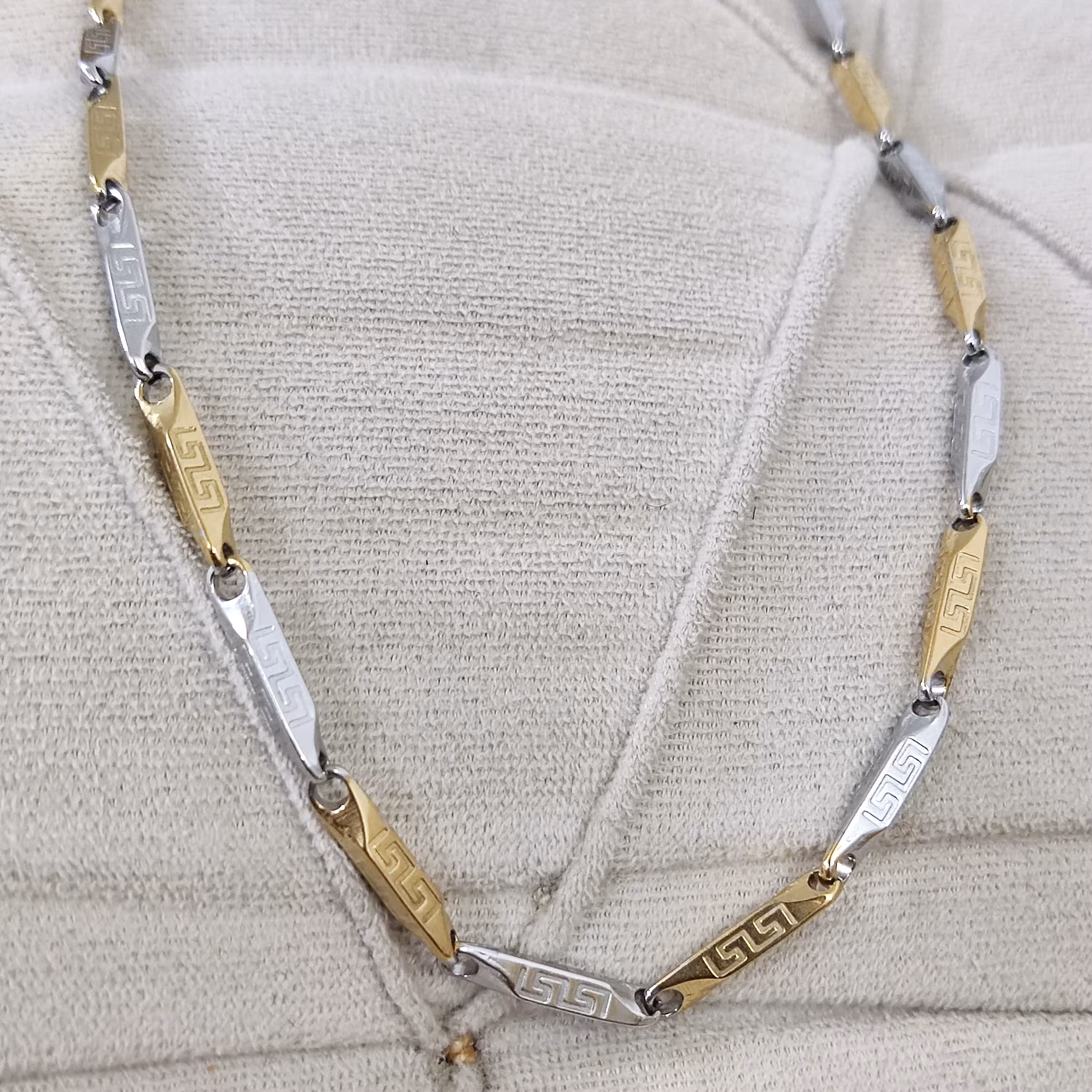 زنجیر کبریتی درشت طلایی سفید ورساچ