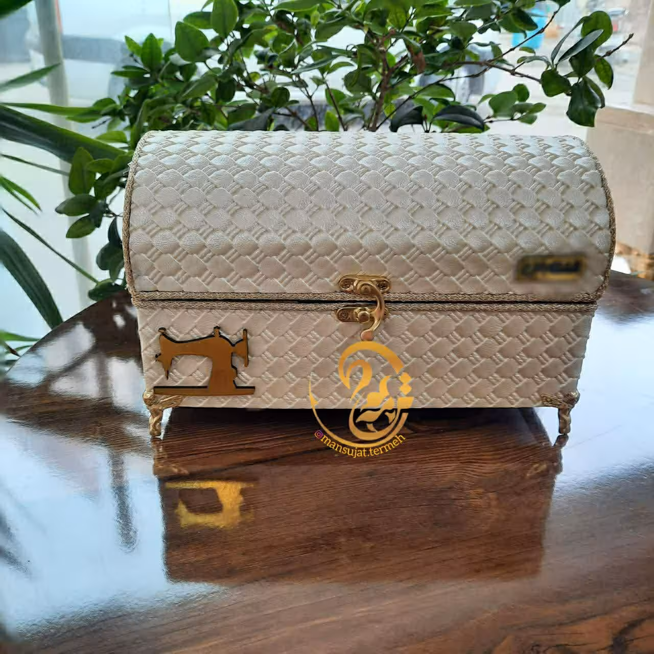 جعبه نخ سوزن خیاطی با وسایل کامل و قیچی بزرگ