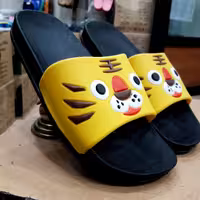 دمپایی طبی پسرانه  مدل ببری کد304 نیکتا فوکوژله ای بسیارنرم و راحت روی سنگ و سرامیک سُرنمیخوره سایز 31 تا34رنگ زرد و سبز