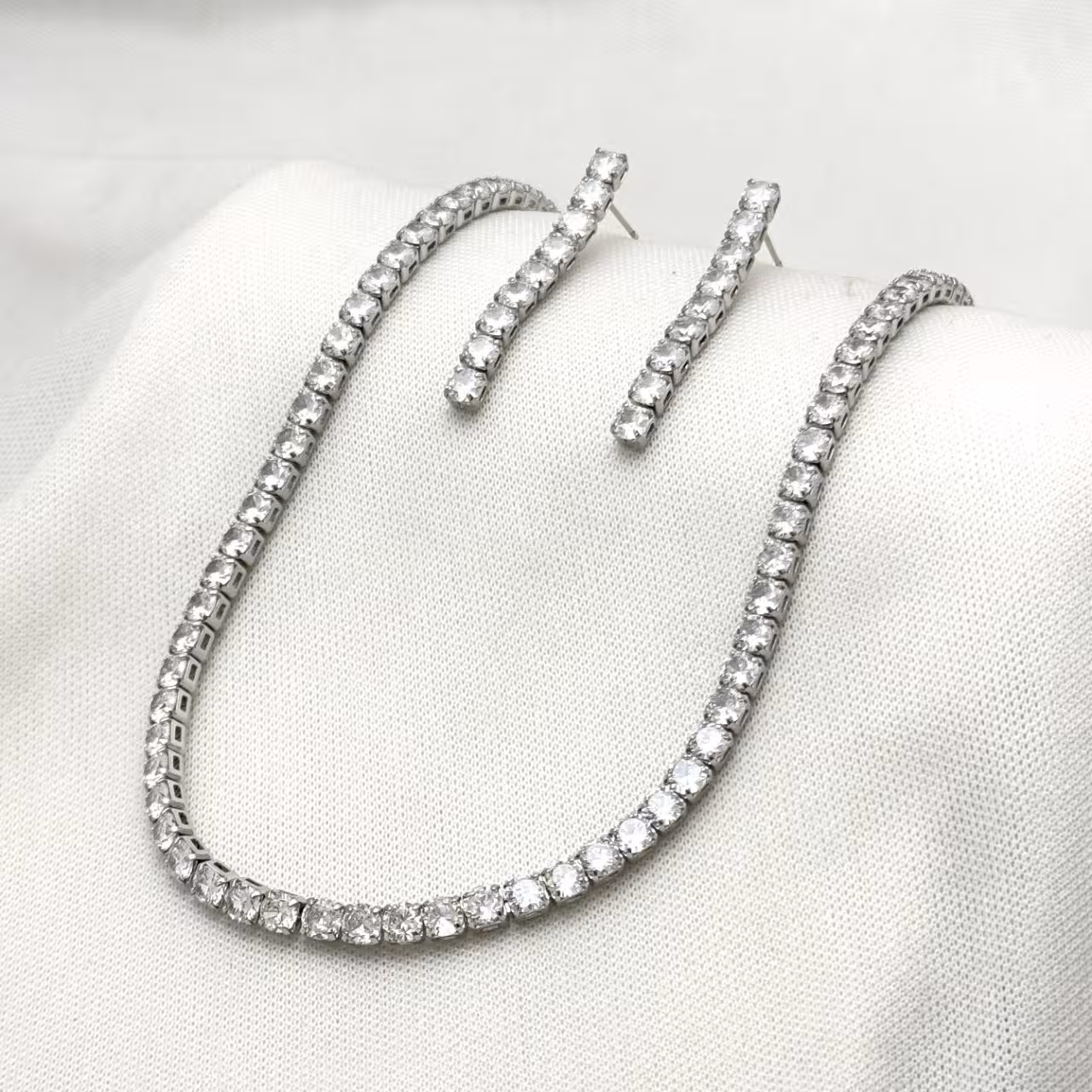 نیم ست دخترانه نگین مربعی ریز جذاب و خاص نقره ای طرح طلاسفید ارسال رایگان