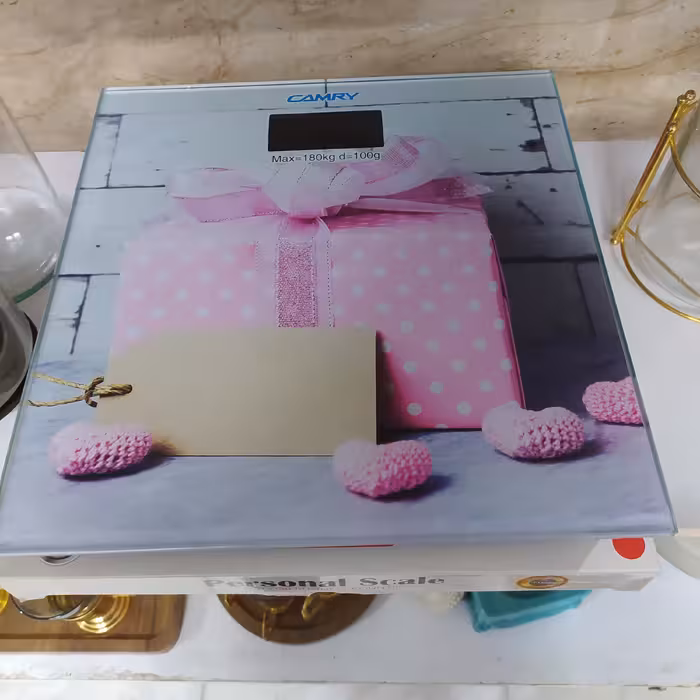 ترازو وزن کشی  برندCAMRY.  قابلیت وزن کشی تا180کیلو گزم باکیفیت عالی 
