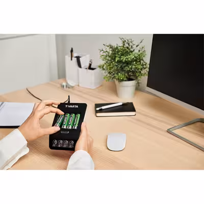 شارژر باتری وارتا مدل LCD ULTRA FAST CHARGER