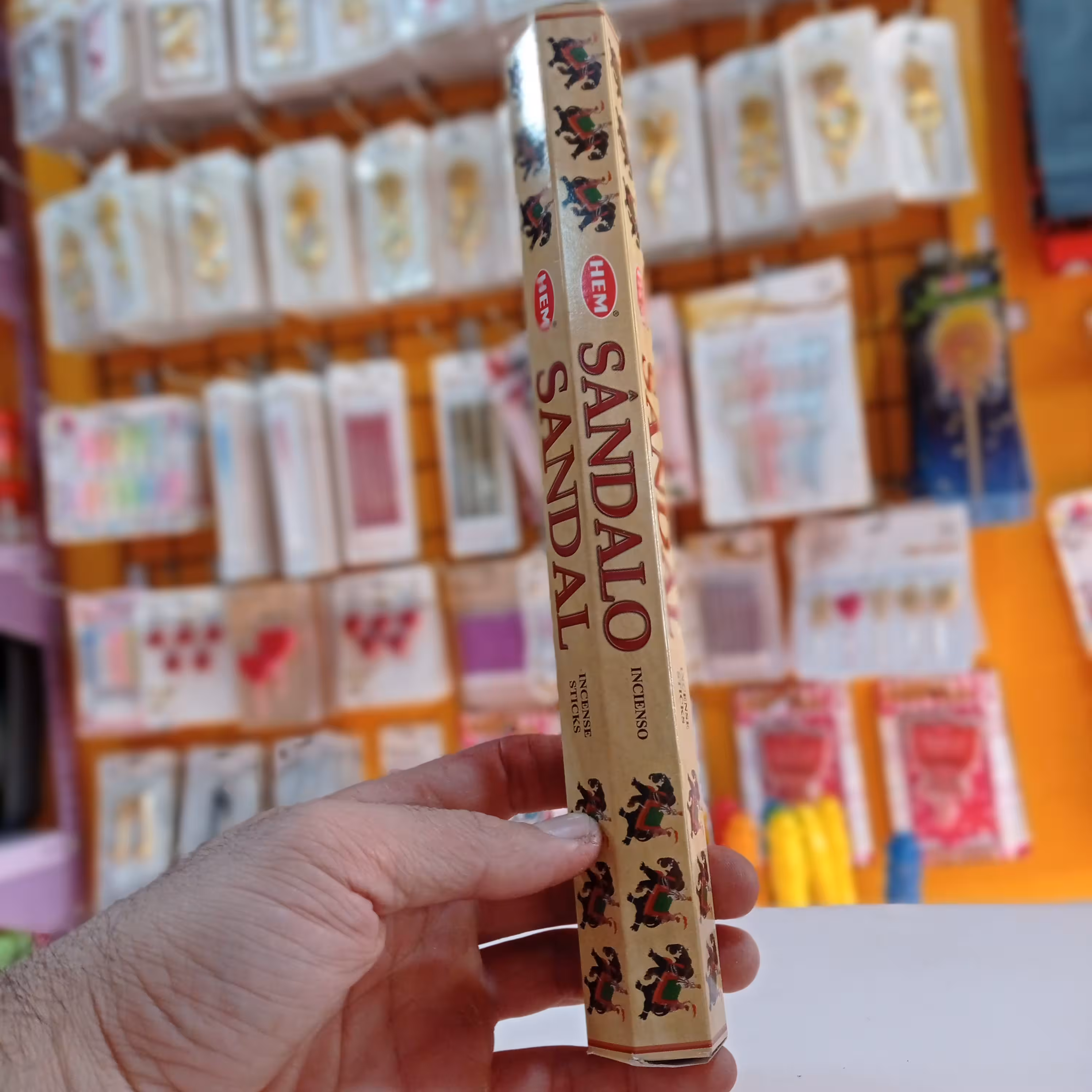 عود  خوشبوکننده با بو های مختلف 