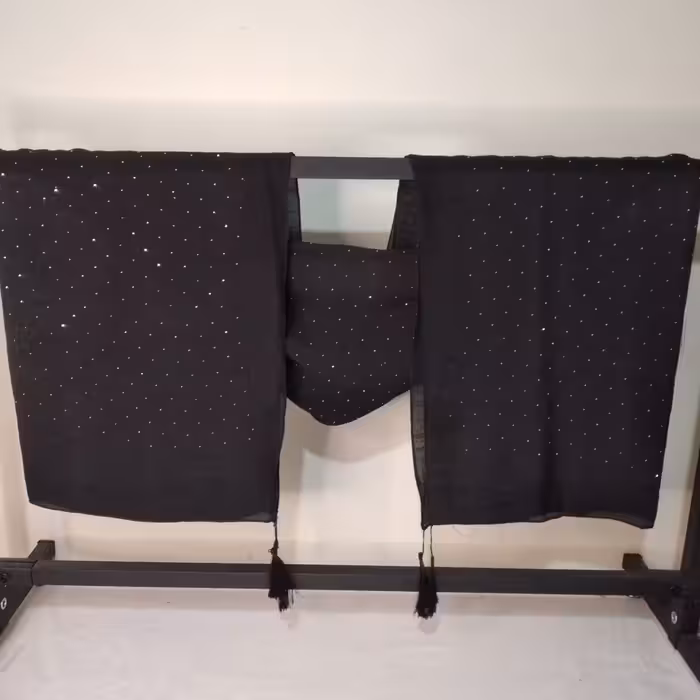 شال وال اسلپ مشکی

قواره  80 در 190

دوردوخت

منگوله دار 

قیمت 150 هزار تومان 

