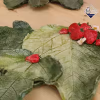 تخته سرو برگ توت فرنگی