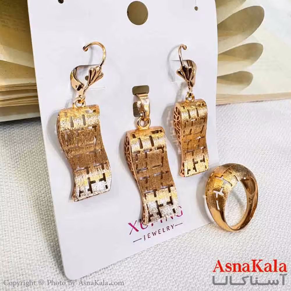 نیم ست زنانه ژوپینگ مدل مستطیل طلایی شامل گوشواره و گردنبند و انگشتر کد NIM14692W
