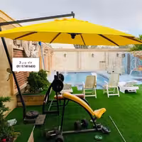 چتر و سایبان پایه کنار باغی قطر چهار متر