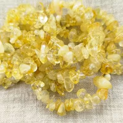 ریسه سنگ سیترین شکسته (طول ریسه 40 سانتیمتر است)