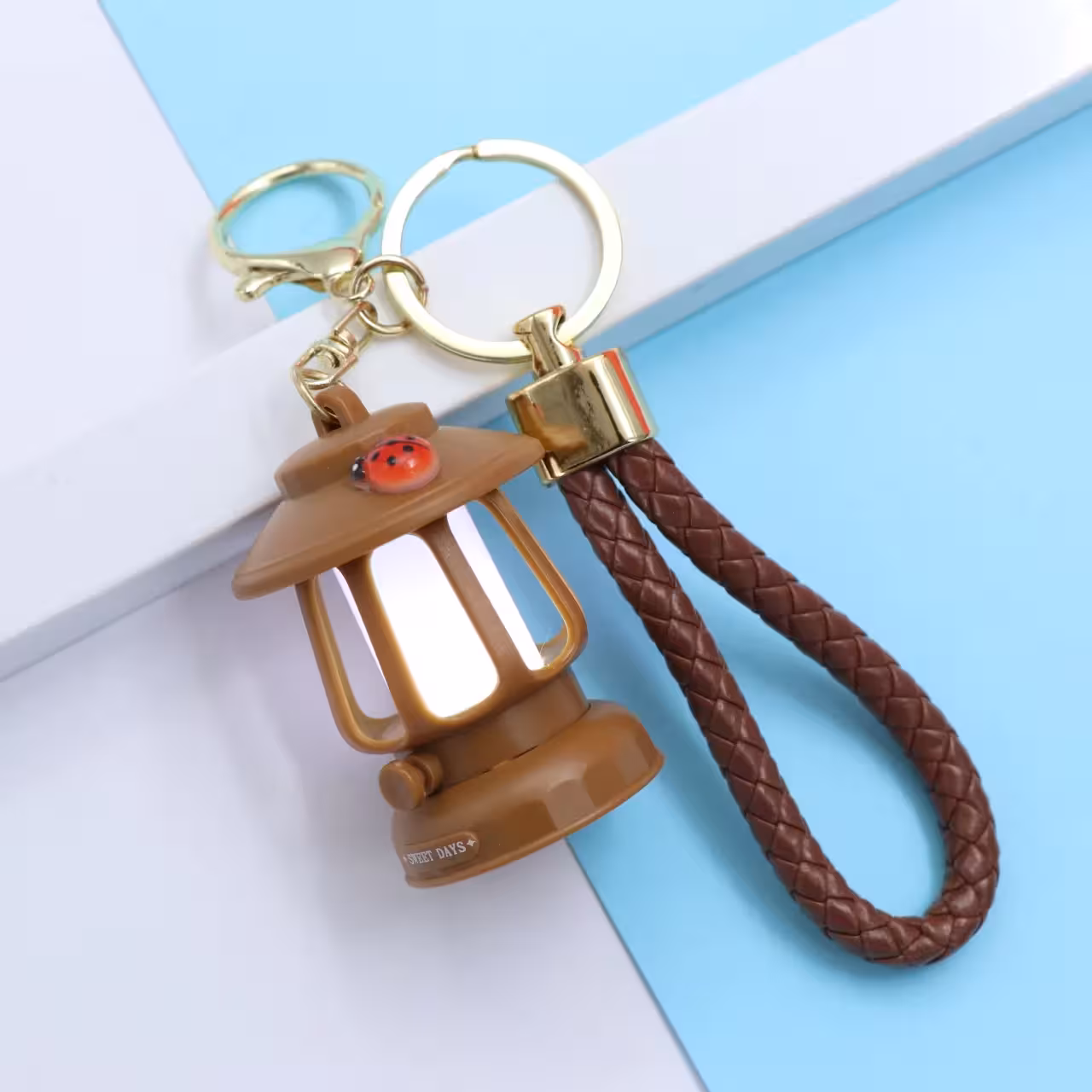 سرکلیدی آویز کیف فانوس چراغ دار قهوه ای 37290