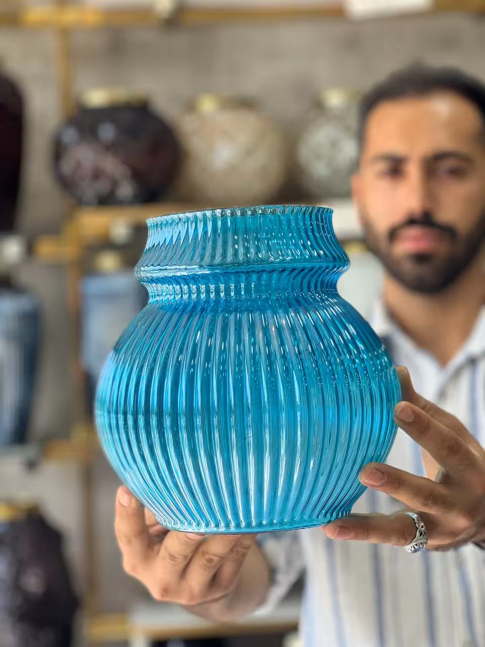 گلدان شیشه ای مدل برکه رنگ ابی کم رنگ