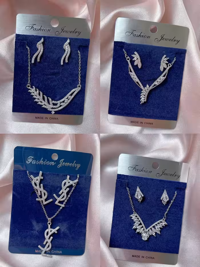 کالکشن نیمست جواهری889 نیم ست جواهری/گردنبند گوشواره/نگین مخراج کاری شده و‌بدون ریزش/استیل/ضدحساسیت/هرگونه بدلیجات از موادشوینده عطرادکلن استخر دورباشند