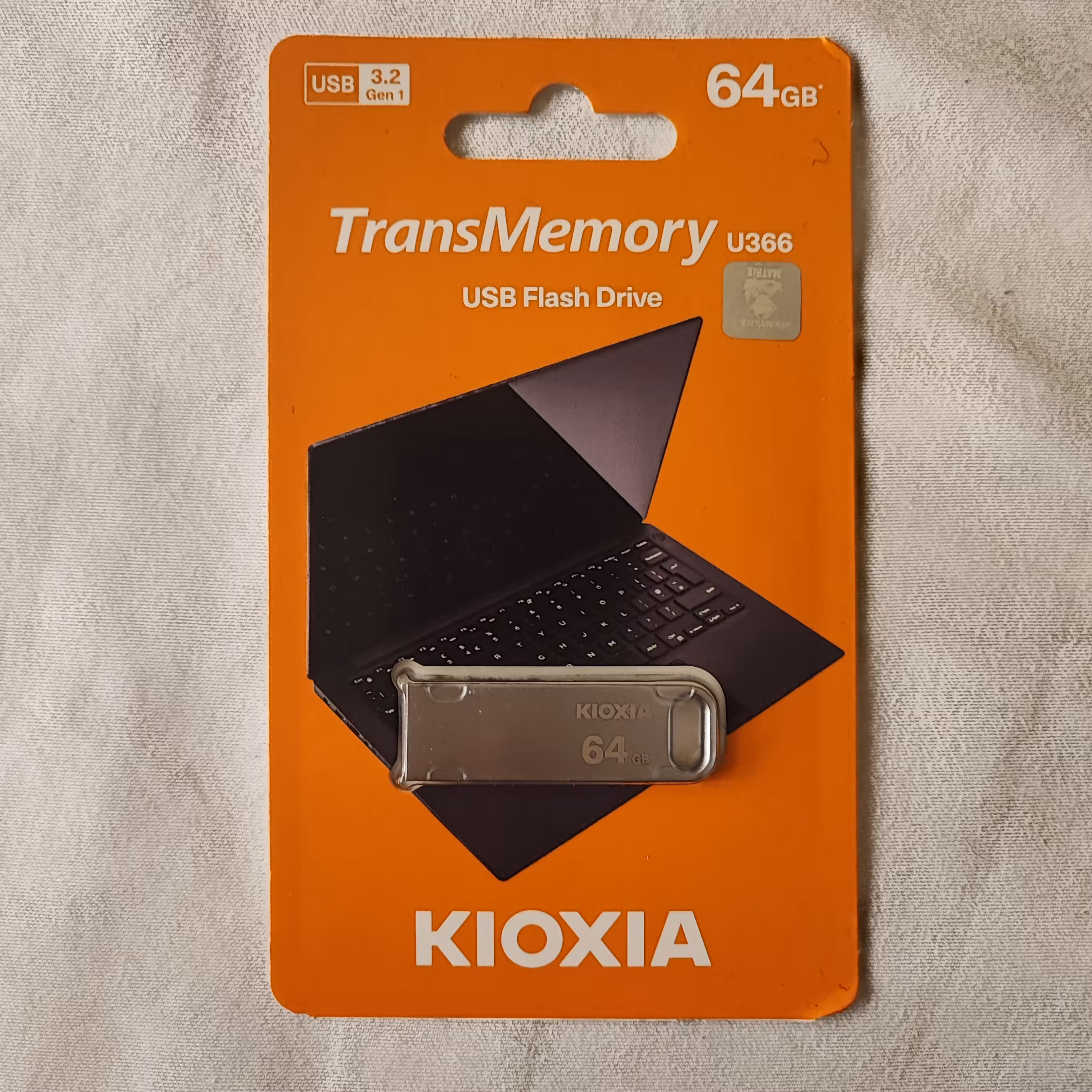 فلش مموری کیوکسیا 64 گیگ دارای گارانتی USB3  سیلور