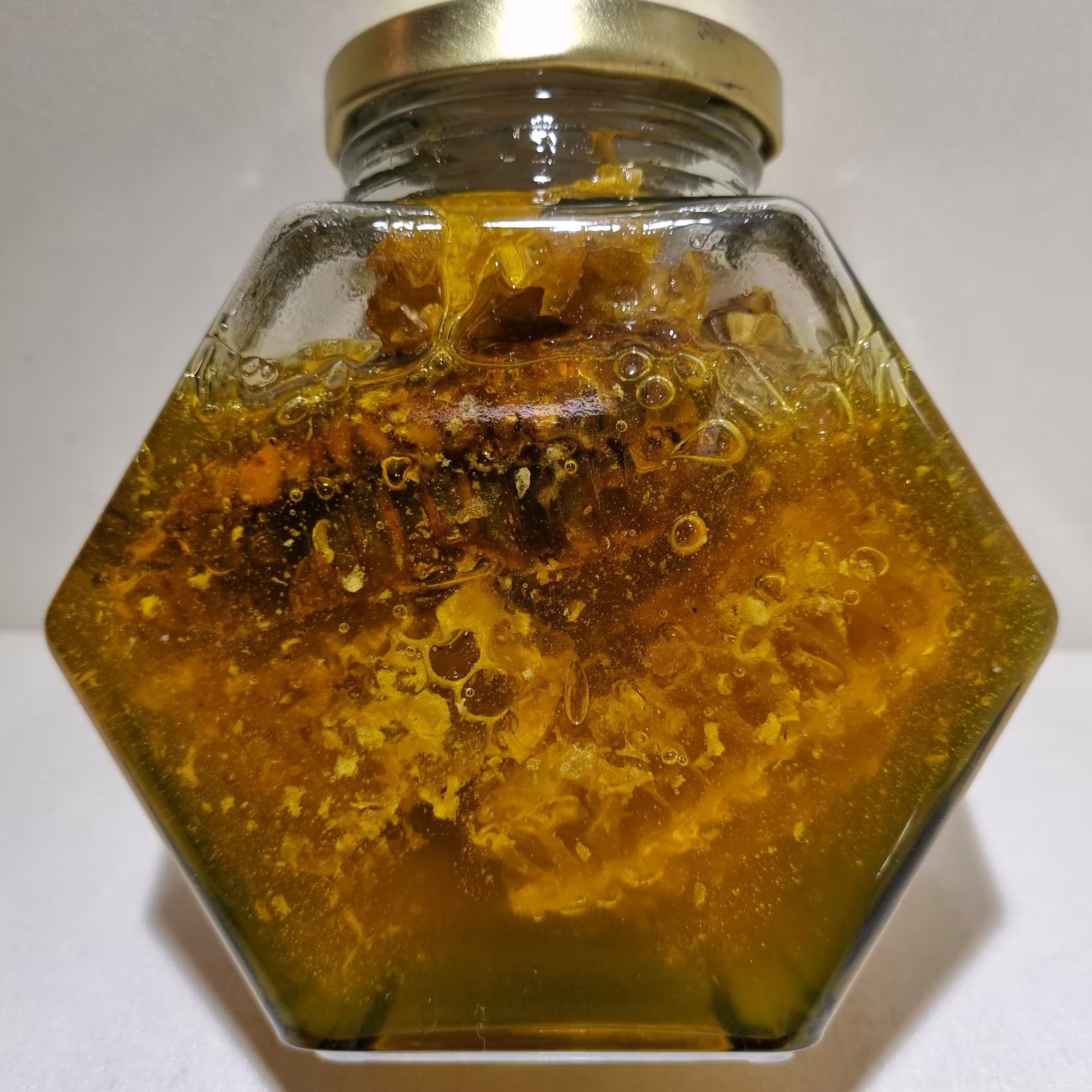 عسل با موم طبیعی