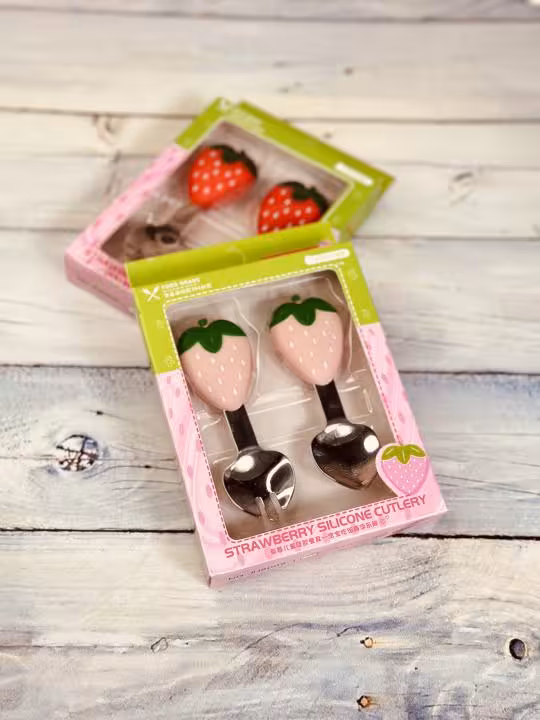 قاشق چنگال فانتزی توت فرنگی کد 1038