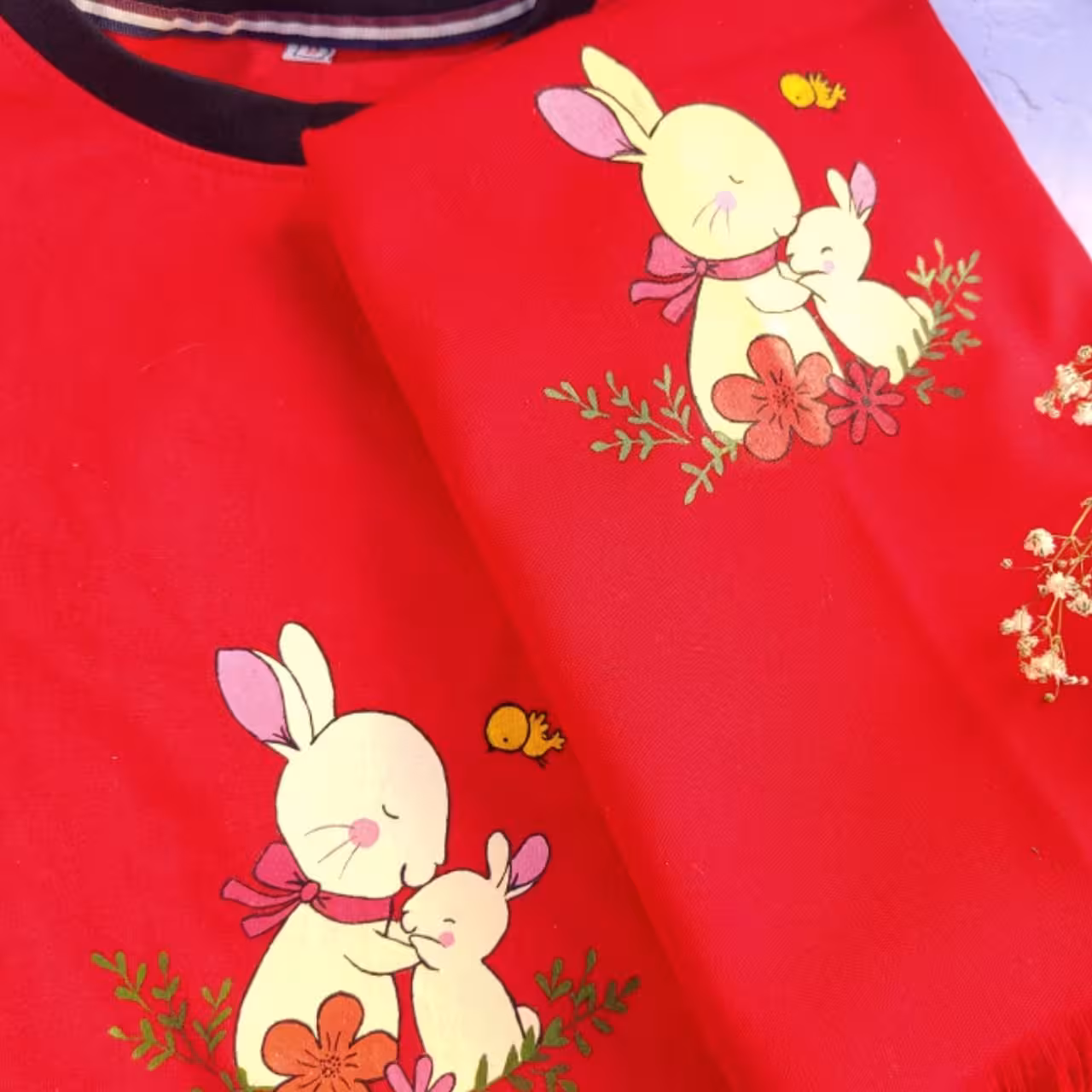 شال قرمز  طرح خرگوش ، طراحی روی پارچه ، (قابل اجرا در 4 رنگ )