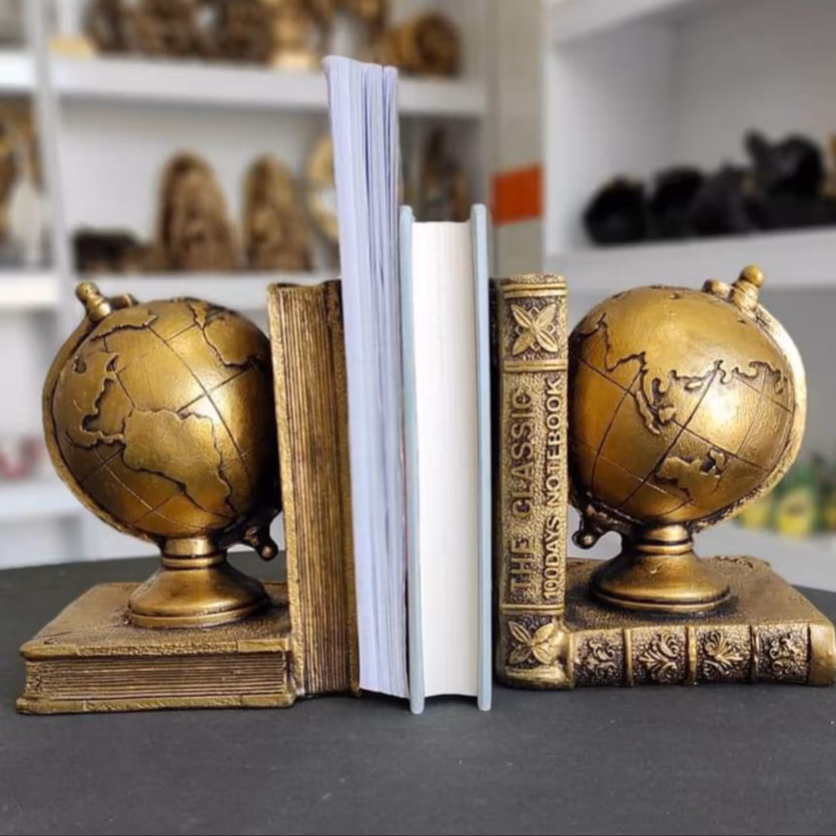 هولدر کتاب کره زمین