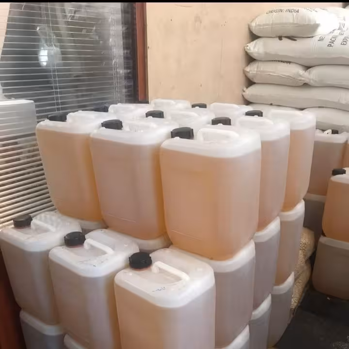 روغن کنجد اعلا با کیفیت تضمینی بیست لیتری به قیمت پخش عمده روغن کنجد اعلا در وزنهای 1 تا 20 لیتری به قیمت پخش عمده