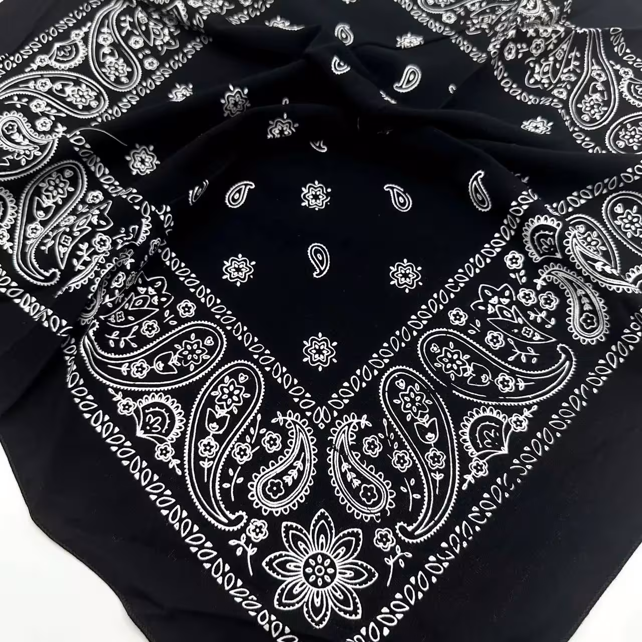 باندانا بته جقه مشکی 1