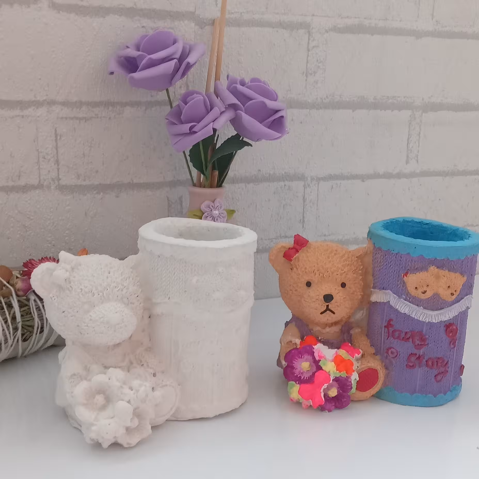 بیس خام جا مدادی یا جا قلمی و یا گلدان خرسی گل به بغل دکوری و تزئینی و کاربردی برای جامدادی رو میزی جنس پودر سنگ هنری