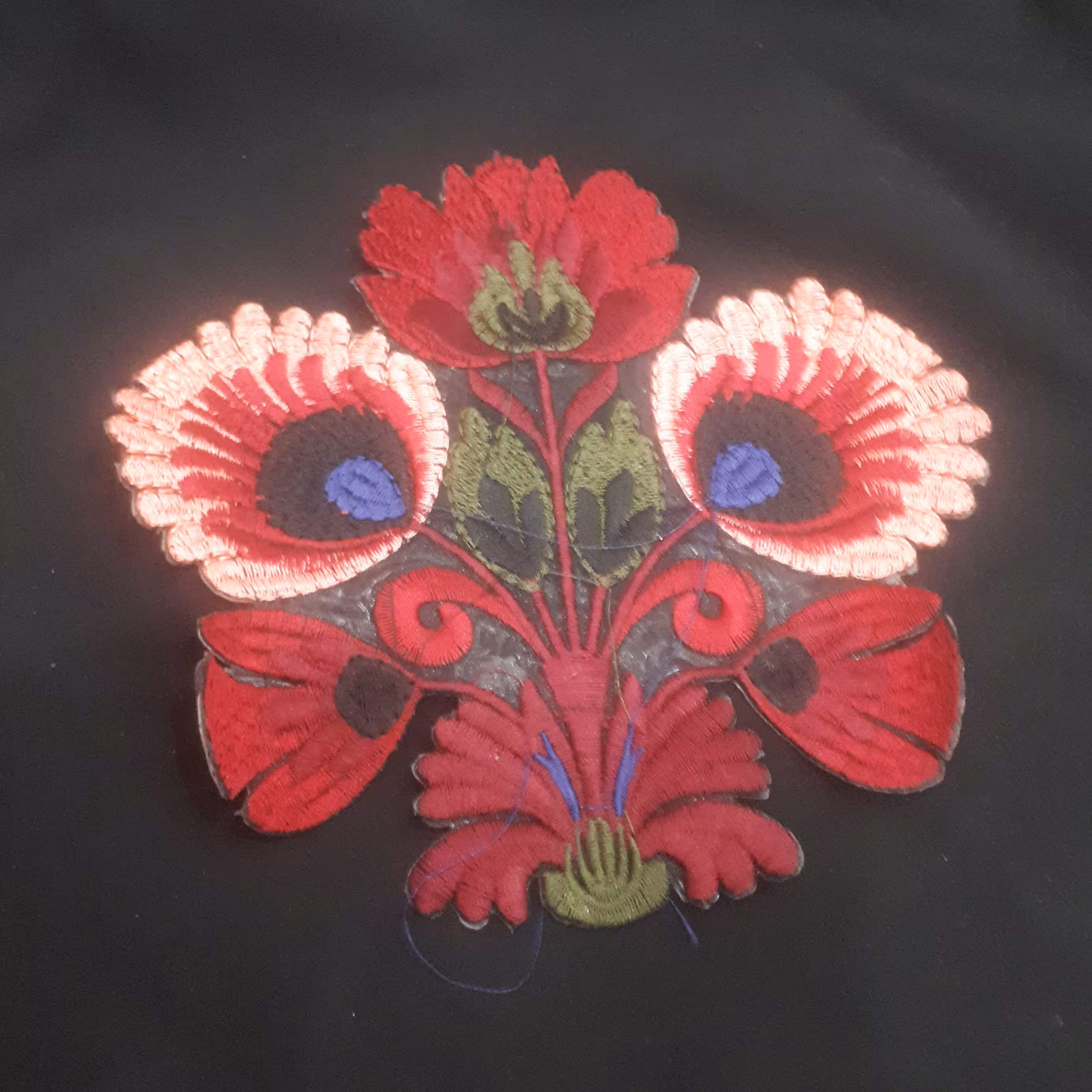 تیکه تزیینی لباس و البسه 