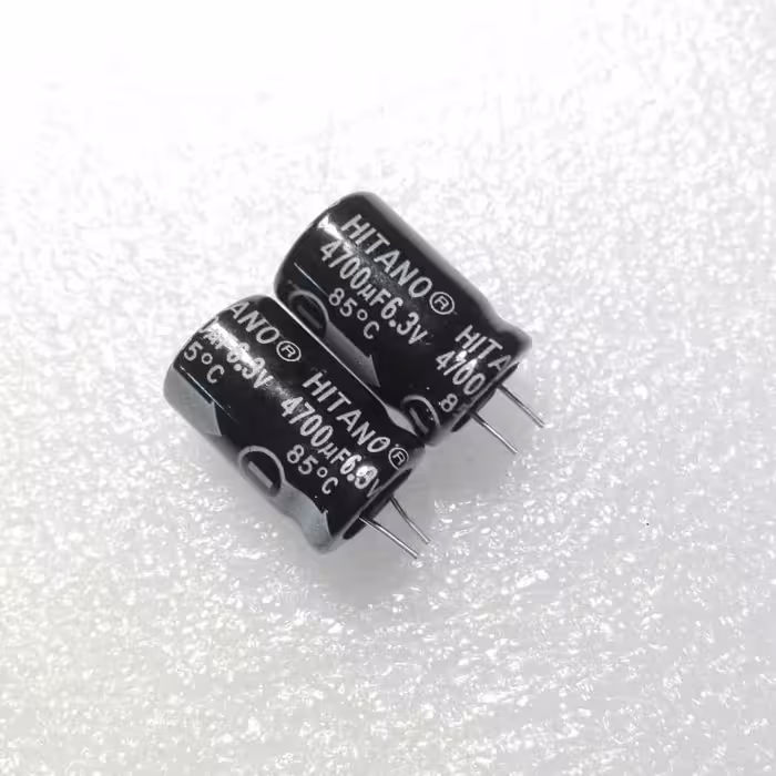 خازن الکترولیتی 6.3 ولت 4700 میکرو برند Rubycon