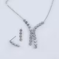 نيم ست تراش سفيد با طراحی سکه‌ای