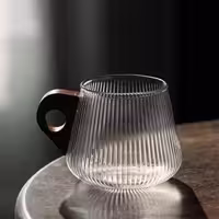 لیوان پیرکس شیاردار تپل دسته چوبی